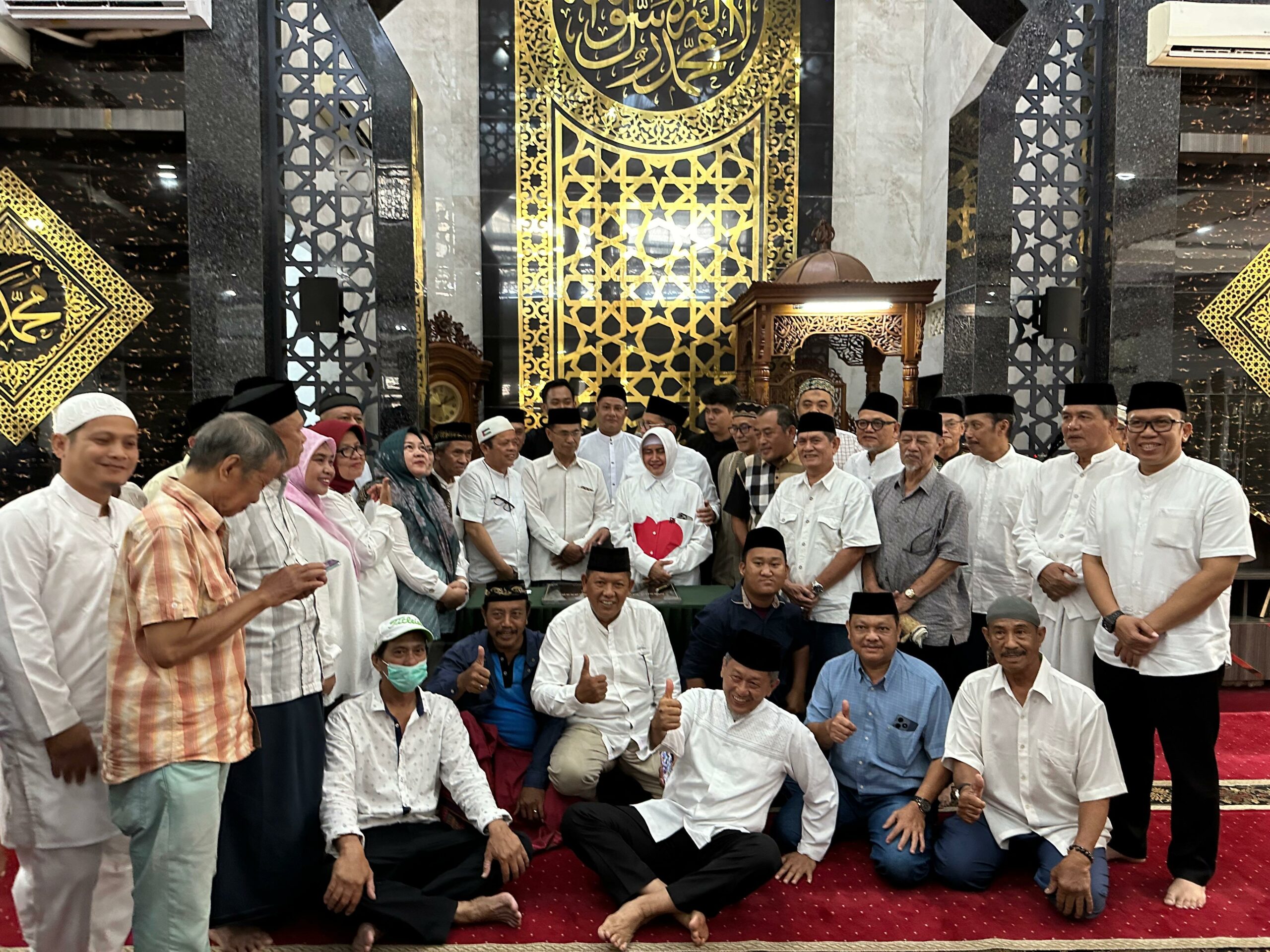 Wali Kota Makassar Danny Pomanto dan Istri Serta Jajaran OPD Dalam Kegiatan Gerakan Makassar Shalat Subuh Berjamaah
