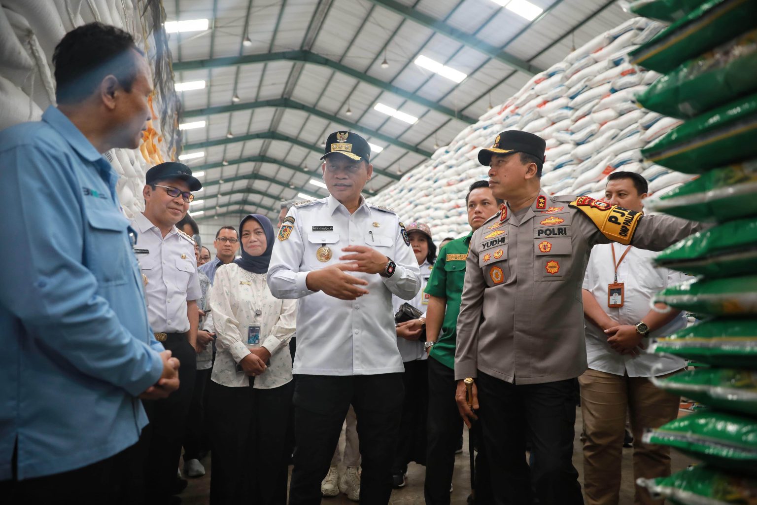 Dampingi Pj Gubernur Tinjau Gedung Bulog, Danny Pastikan Inflasi di Sulsel Terkendali