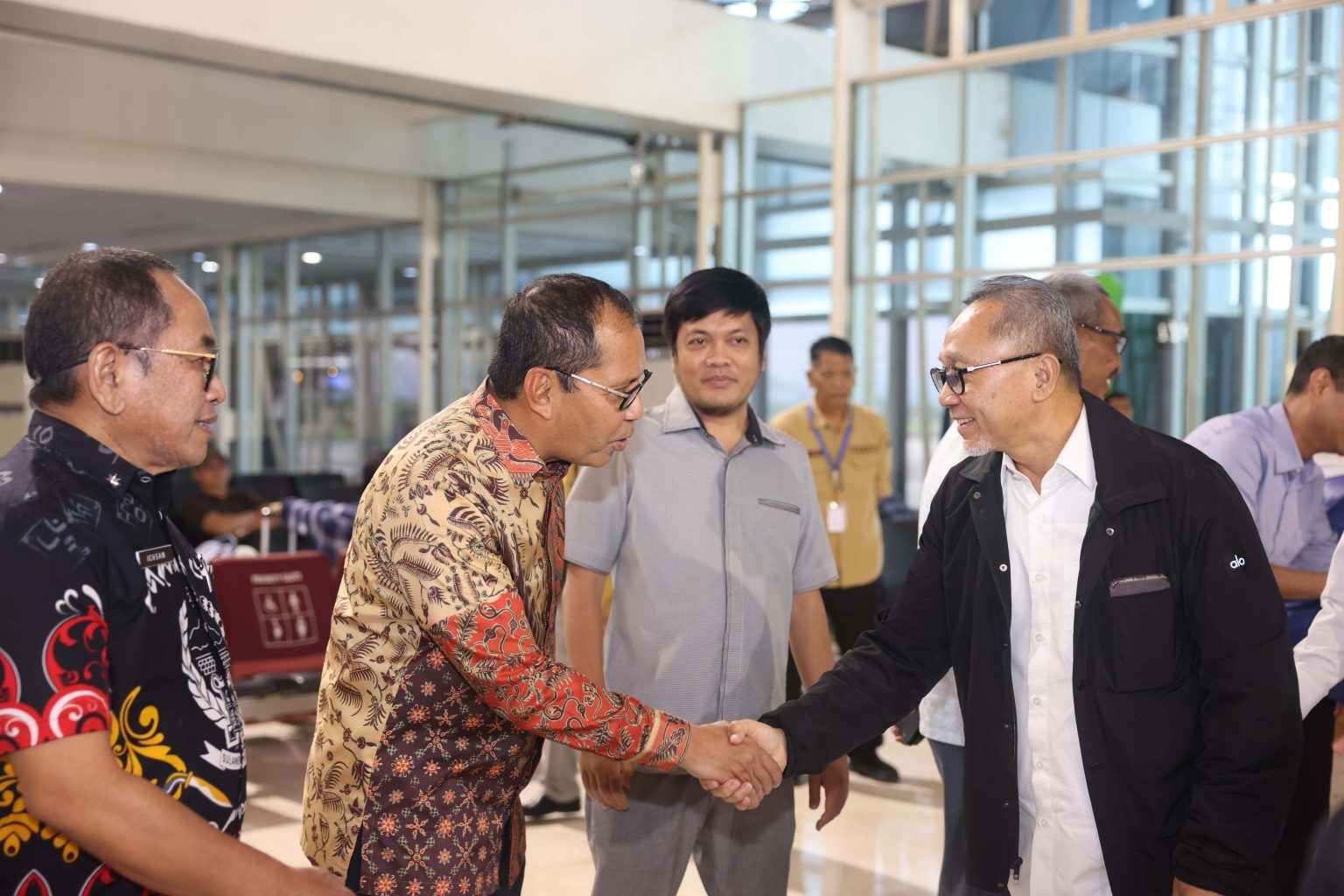 Danny Pomanto Dampingi Menko Zulhas Tinjau Pabrik Coklat di KIMA