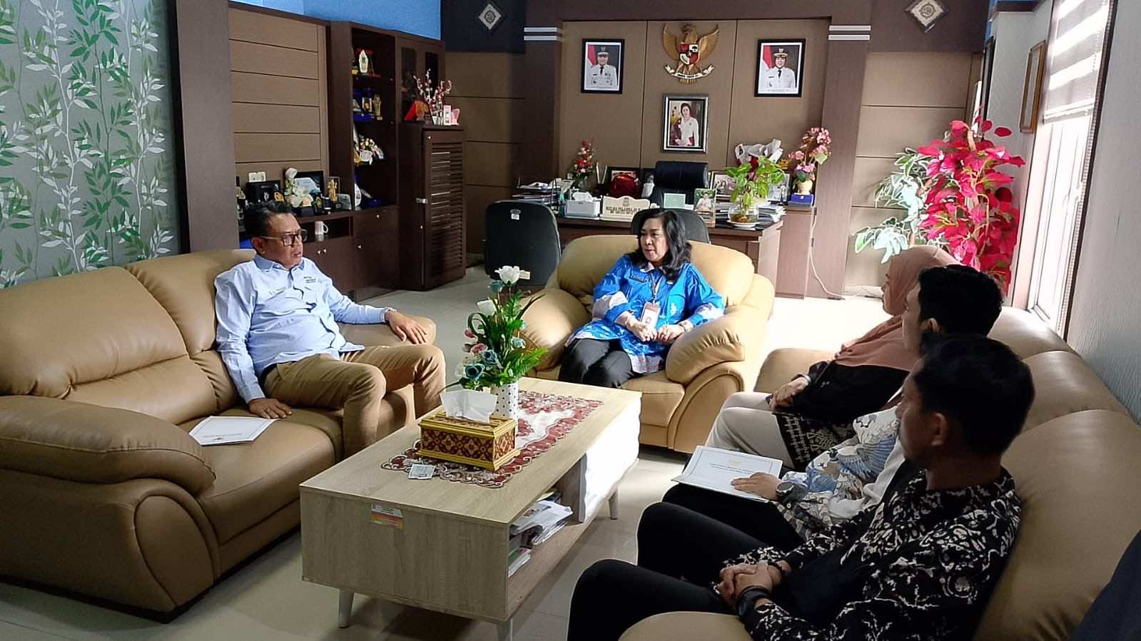 Ombudsman Sulsel Saat Mengunjungi Dinas Pendidikan Makassar Menginvestigasi Terkait 1 323 Siswa SMP di Makassar Yang Tidak Terdaftar Dalam Dapodik