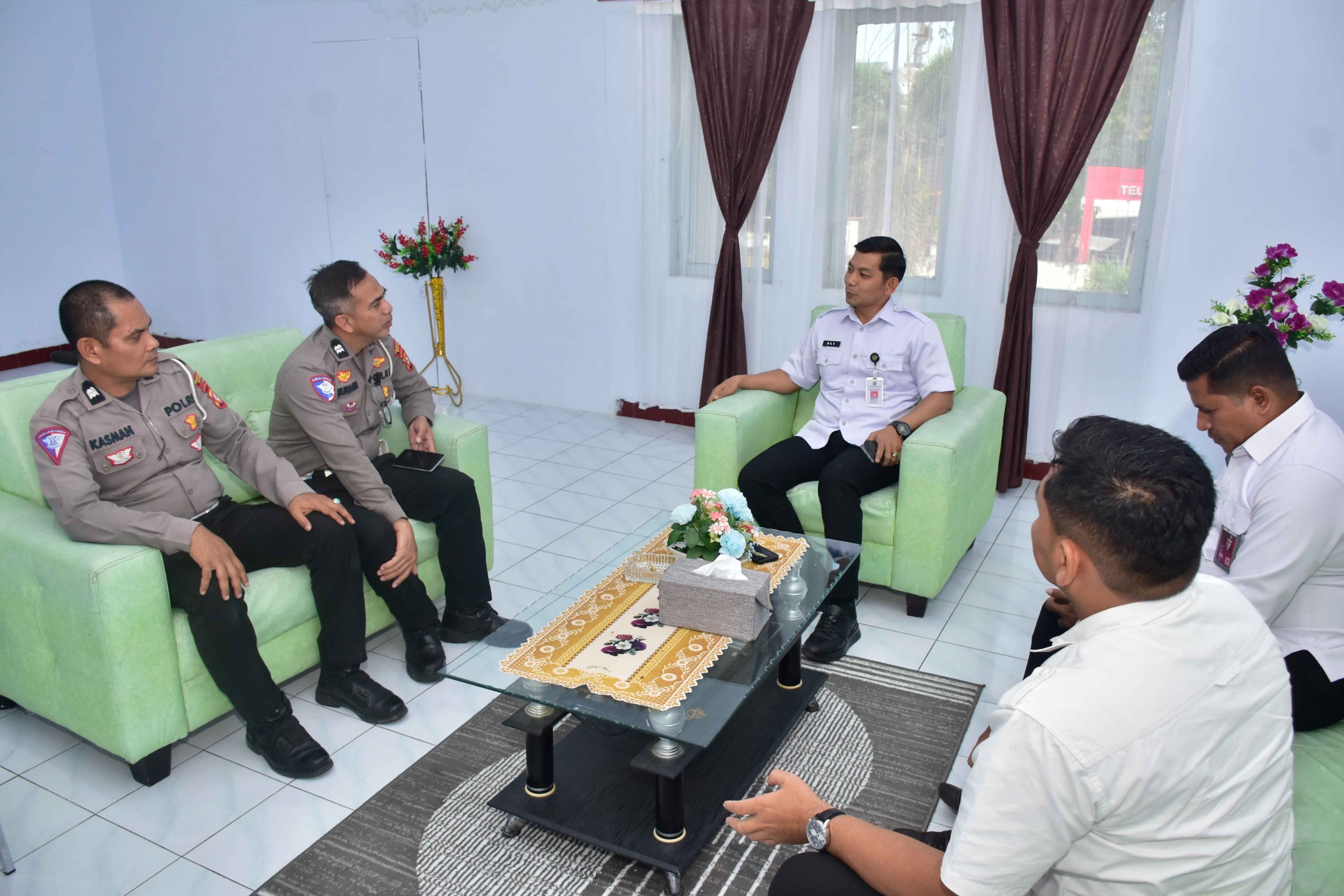 Kanwil Ditjenpas Sulsel Koordinasi Dengan Polrestabes Makassar Untuk Perpindahan Barang Sitaan Negara