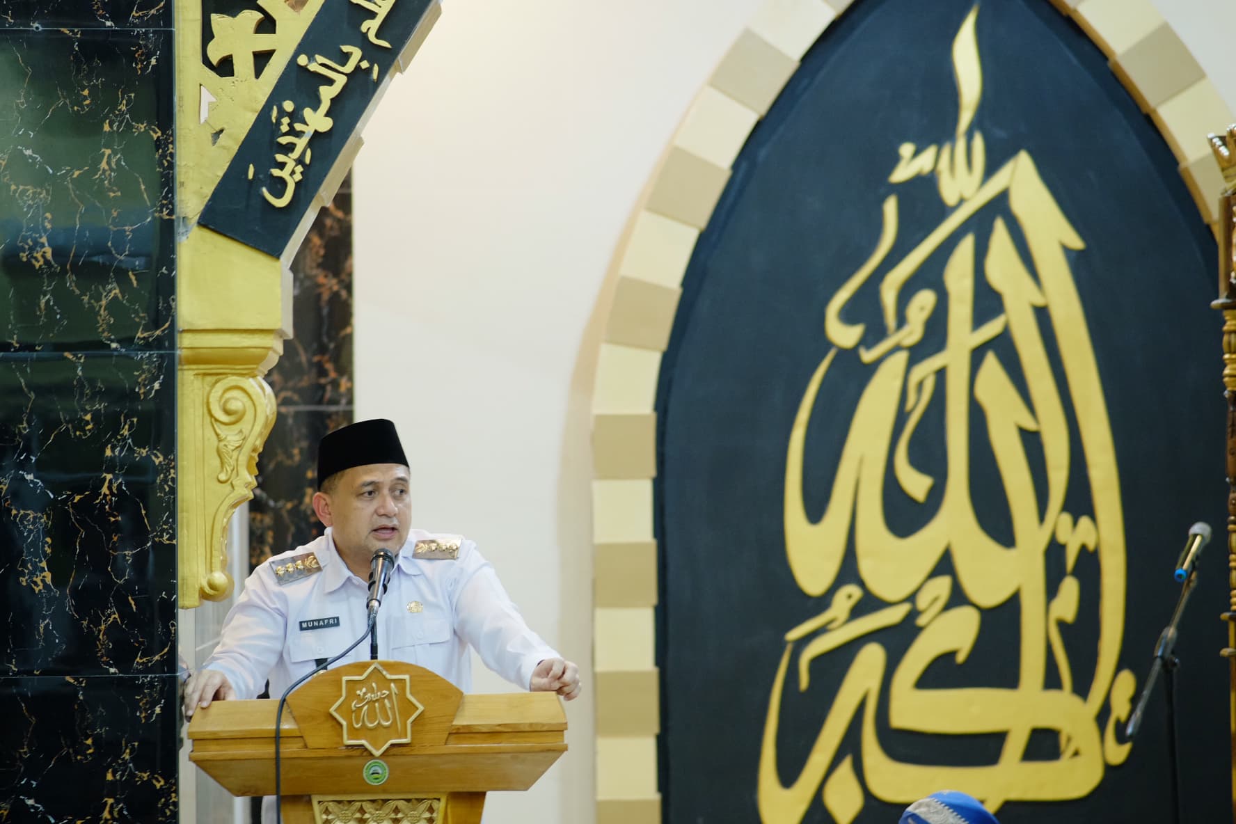 Wali Kota Makassar Bersilaturahmi dan Shalat Tarawih Bersama Warga Manggala