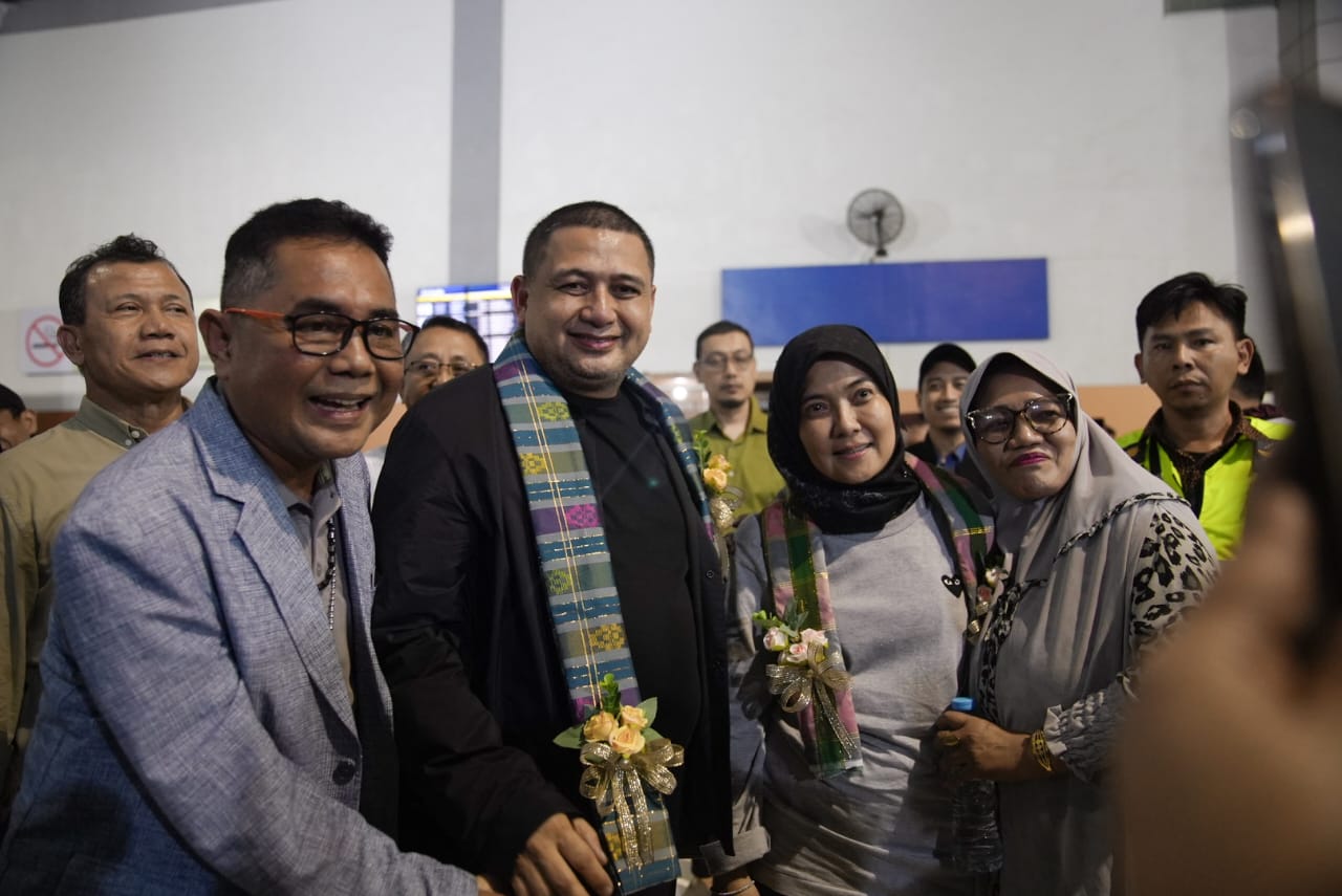 Appi-Aliyah Disambut Antusias Masyarakat Makassar di Bandara Usai Retreat