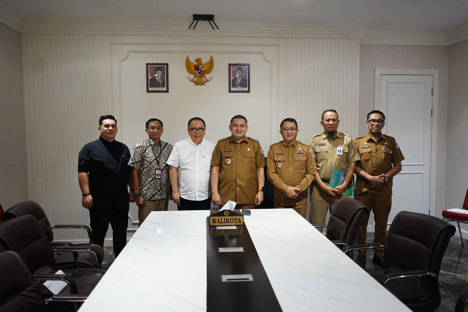 Appi dan Tim Chairul Tanjung Bahas Rencana Pembangunan Masjid TSM