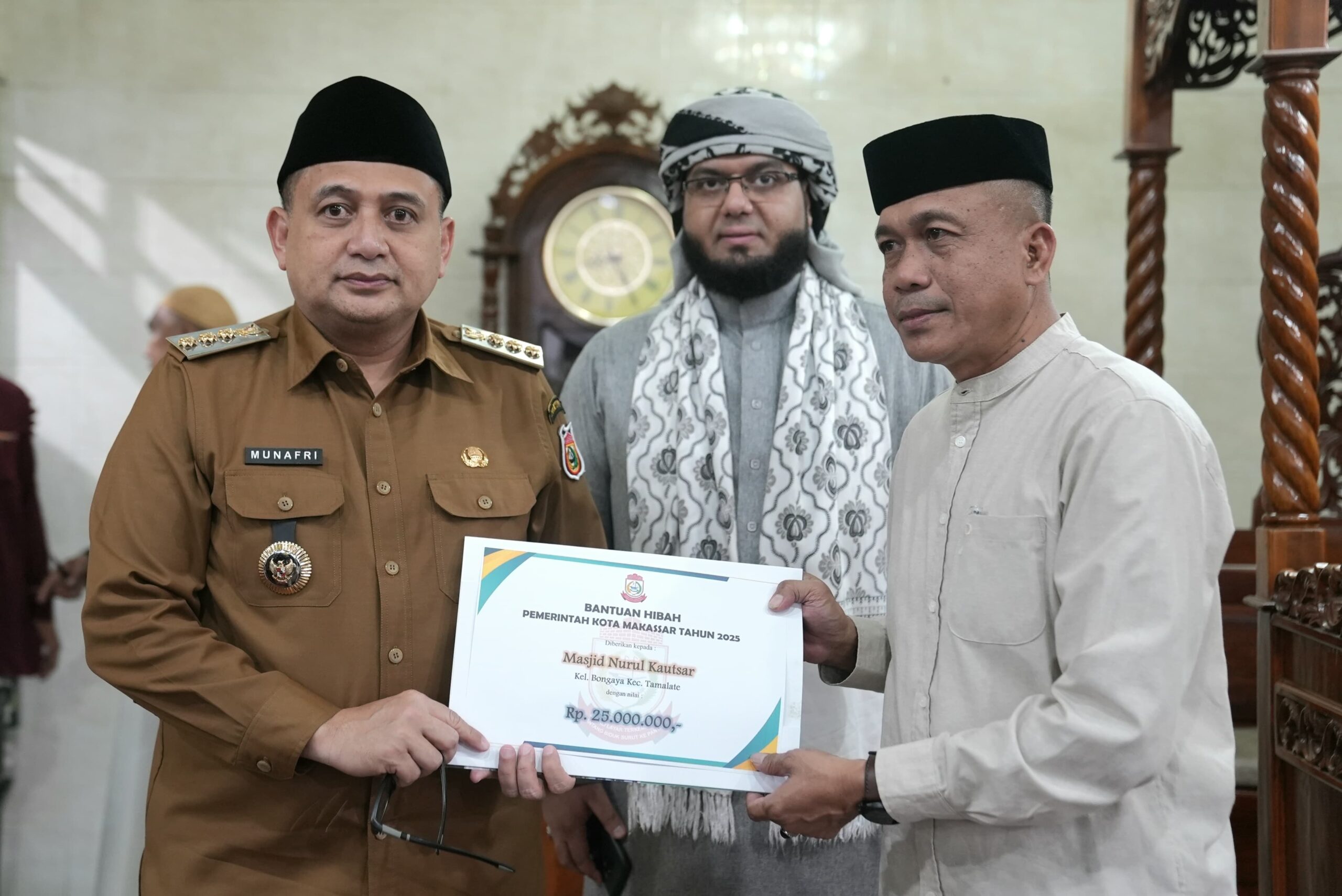 Appi Salurkan Bantuan Hibah Rp25 Juta ke Masjid Nurul Kautsar