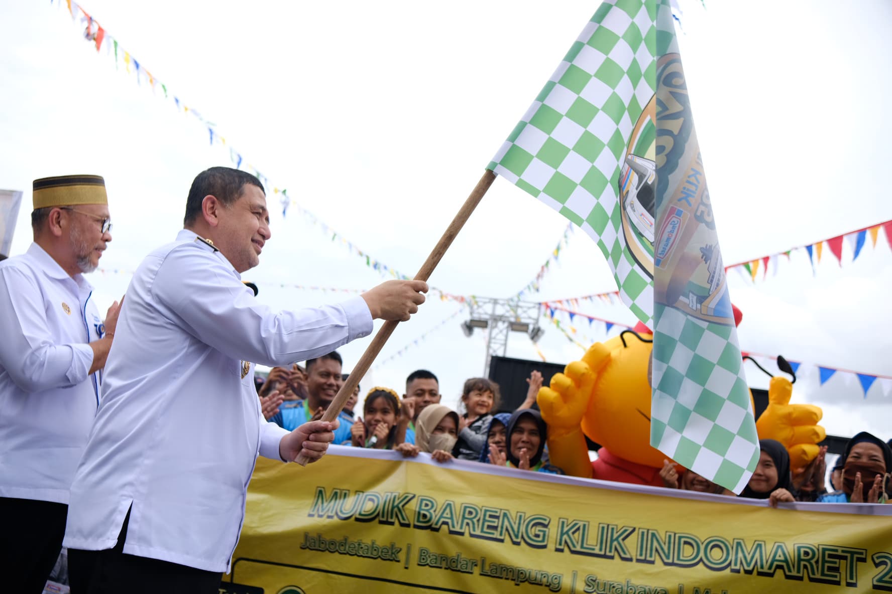 Munafri Lepas 400 Peserta Mudik Bareng Indomaret di Pelabuhan Pelindo