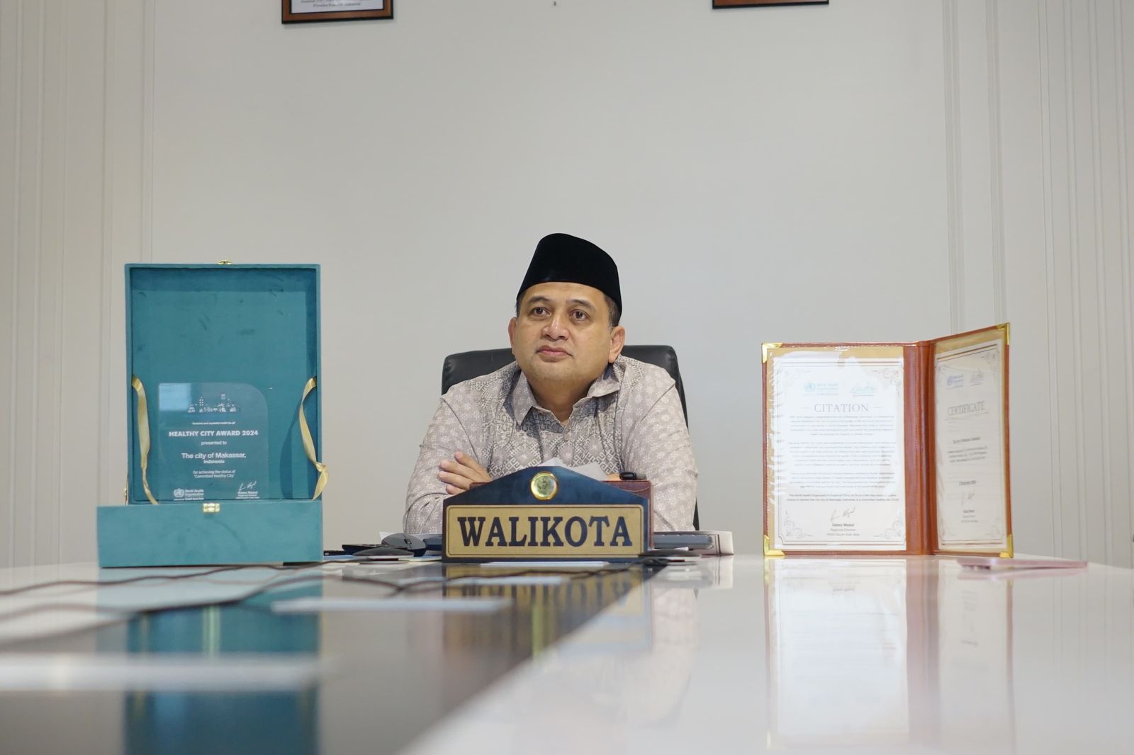 Pemkot Makassar Larang Pemasangan Reklame di Pohon Penghijauan