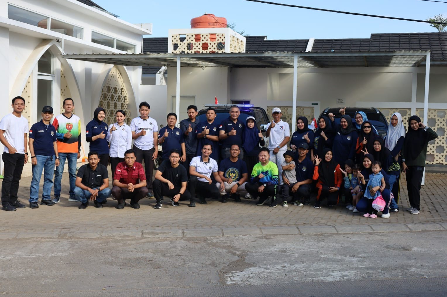 Rudenim Makassar Semarakkan HUT Kemerdekaan RI ke-80 dengan Bakti Sosial
