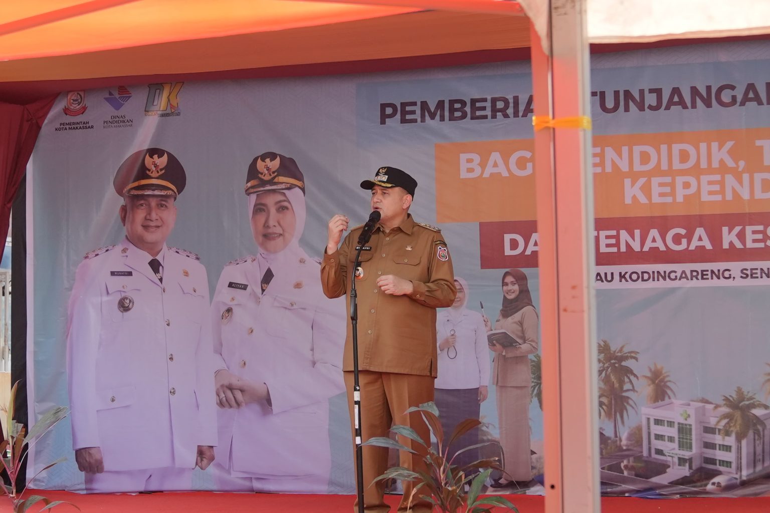 Pemkot Makassar Berikan Tunjangan Khusus untuk Guru dan Tenaga Kesehatan di Kepulauan