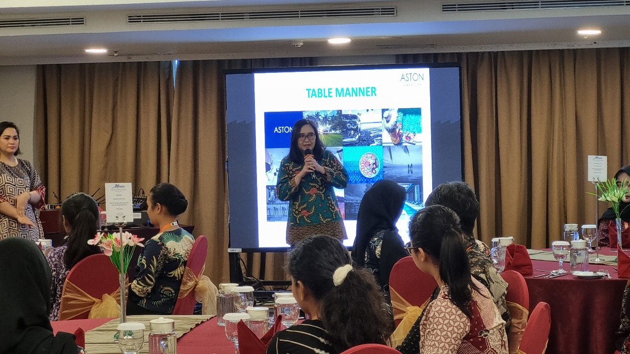 Aston Makassar Jadi Pilihan Favorit untuk Pelatihan Table Manner Profesional