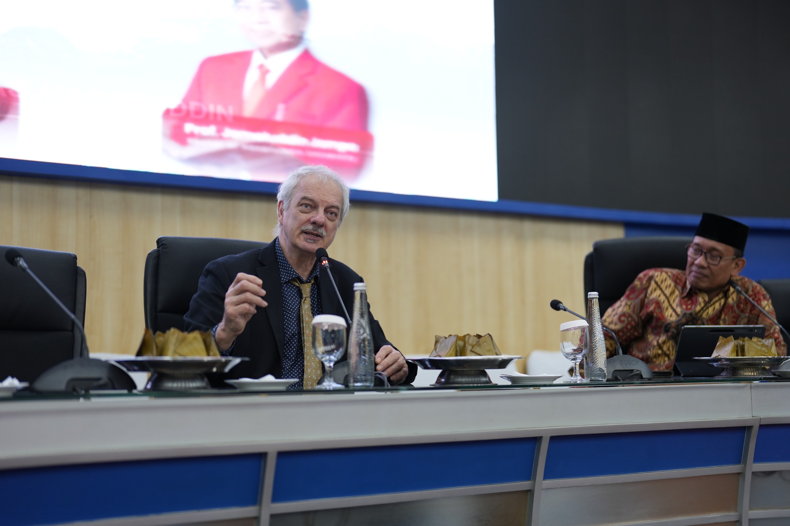 Universitas Hasanuddin Menyelenggarakan Sharing Inspiration Bersama Prof. Morten P. Meldal, Peraih Nobel Prize in Chemistry 2022