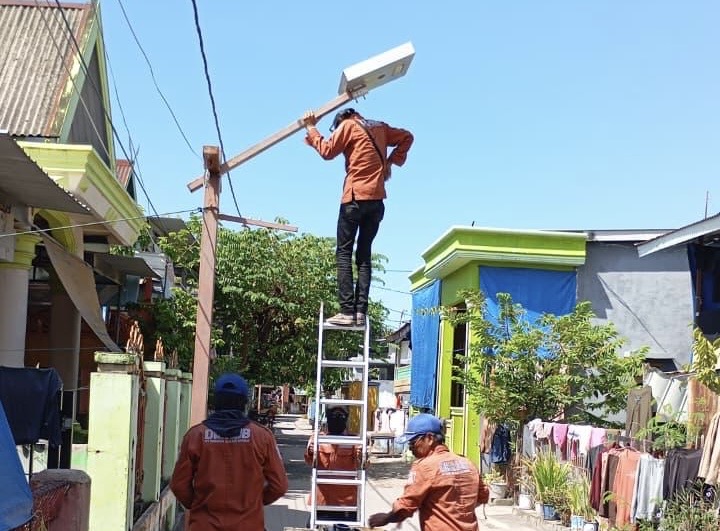 Pemkot Makassar Pasang 40 Lampu Tenaga Surya di Pulau Barrang Lompo hingga Lanjukang