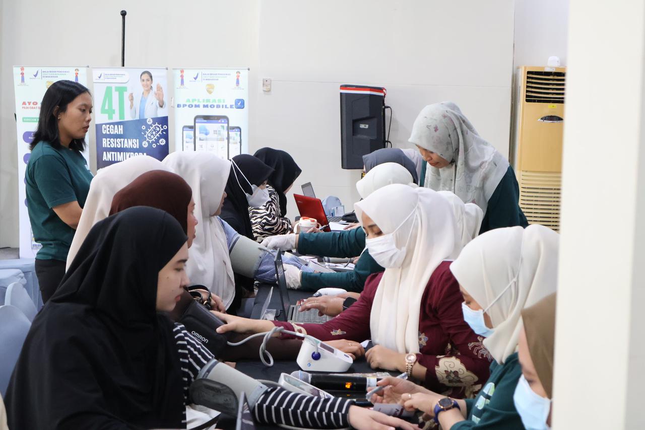 Cegah Kanker Serviks, BBPOM Makassar Vaksinasi HPV Dosis Kedua untuk Ratusan Perempuan